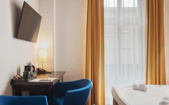 Palazzo Rosso Old Town