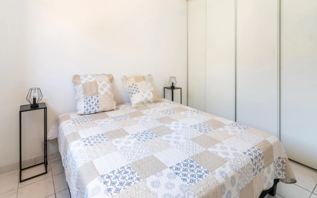 Cosy Holiday Home in Minerve With Garden