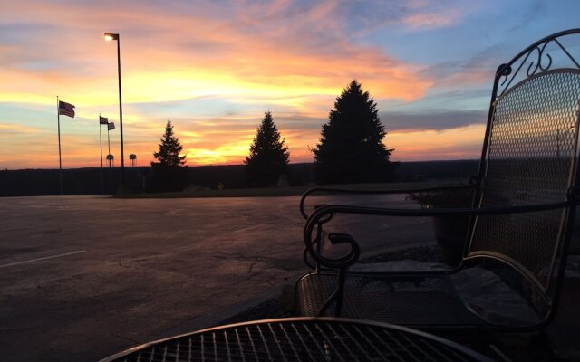 Pinemark Inn & Suites
