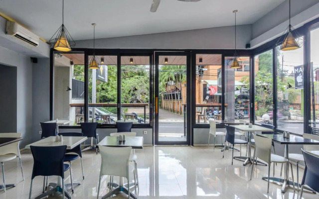 OYO 2854 COZY B&B Seminyak