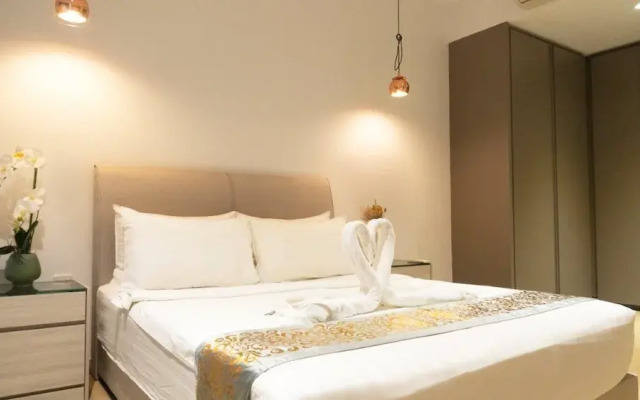 Moonway Luxury Suites At Eaton Residence