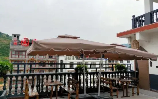 the Countryside Waterfall Homestay