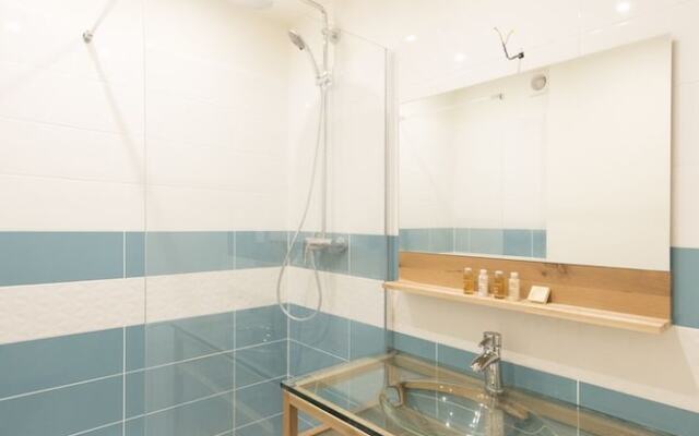 Luxembourg Gardens Hideaway