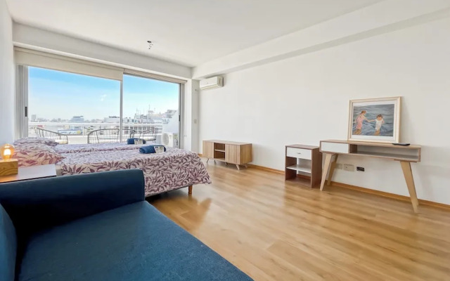 Studio Apartment on 13th Floor With Balcony Terrace