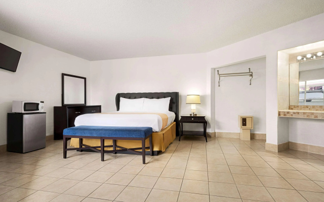 Travelsuites Inn