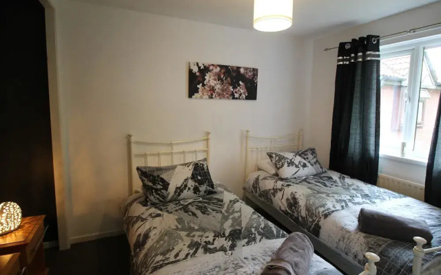 Holgate Close 3 Bedroom House by Cardiff Holiday Homes