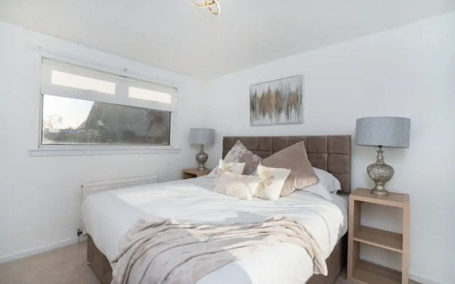Comfy 3 Bed House - Free Parking