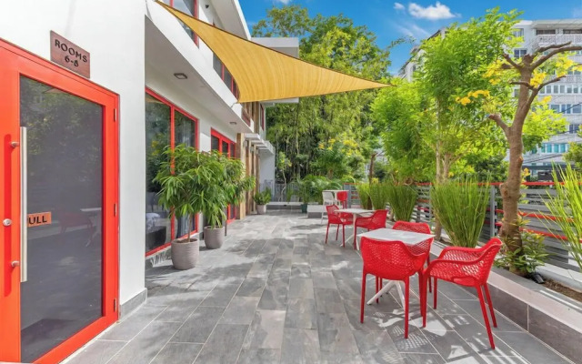 Red Door Inn