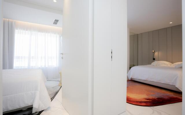 Sea Side Luxury Apartment