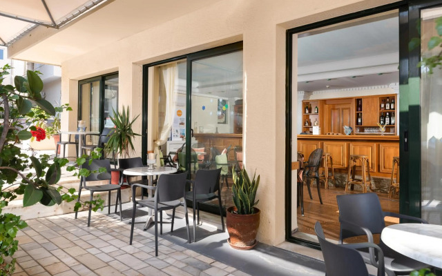Nafsika Hotel