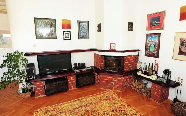 Colourful Apartment in Dalmatia With Furnished Balcony