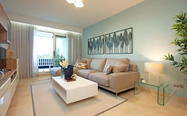 Spacious Apartment With Garden