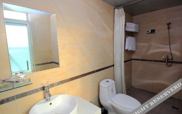 With Pealeful Fashionable Guesthouse