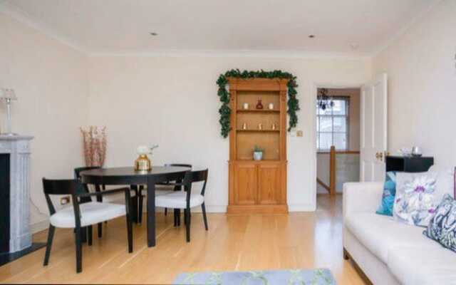 1 Bed Apartment With Balcony In Knightsbridge