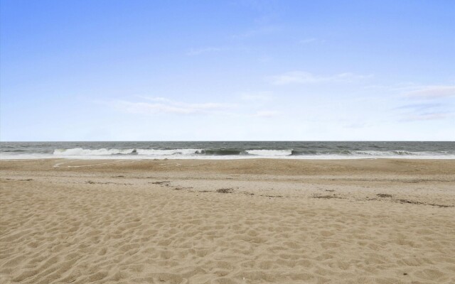 Atlantic Watergate #17 by Long & Foster