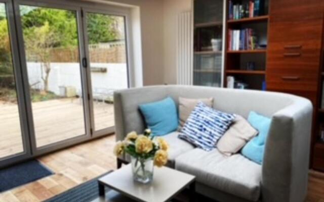 Newly Refurbished 4-bed House in Bournemouth