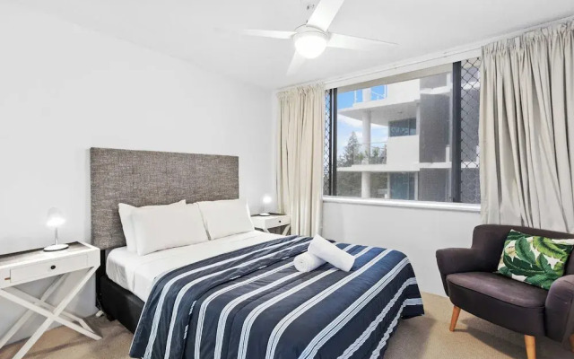 Iconic Burleigh Beachfront Apartment
