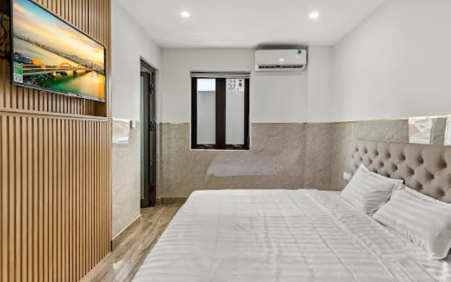 Lyne Hotel
