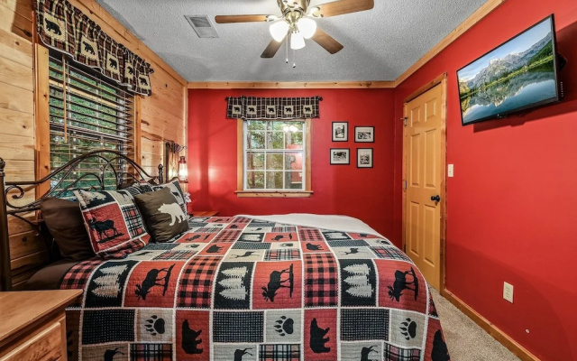Amazing Dreams 2 Bedroom Cabin by RedAwning