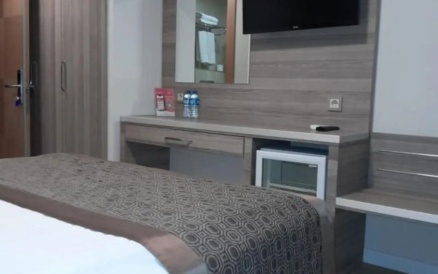 Pera Arya Hotel