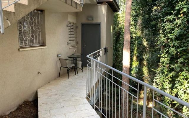Carmel Boutique Apartments - Urban Forest