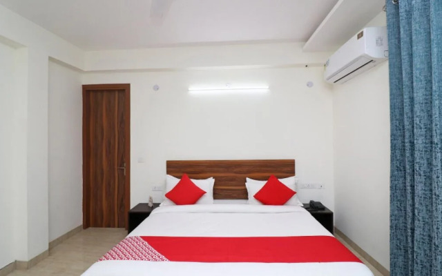 Hotel Azad Square