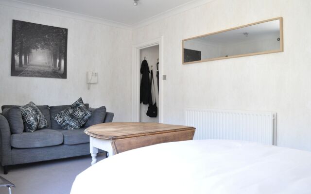 Knightsbridge 1 Bedroom Flat