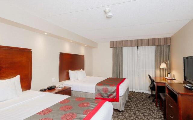 Ramada Niagara Falls By The River