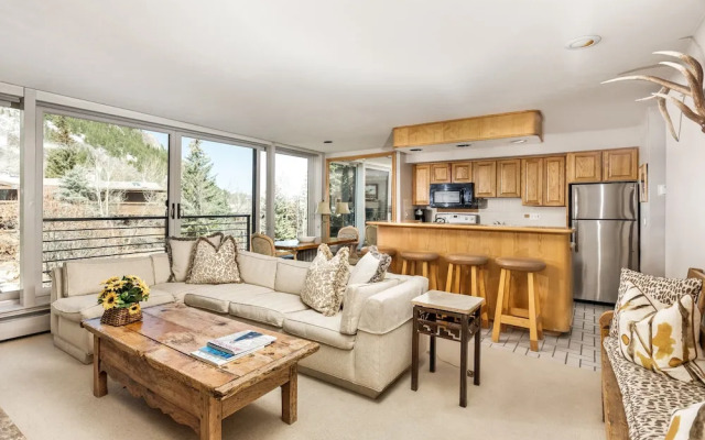 Durant Condominiums by Frias
