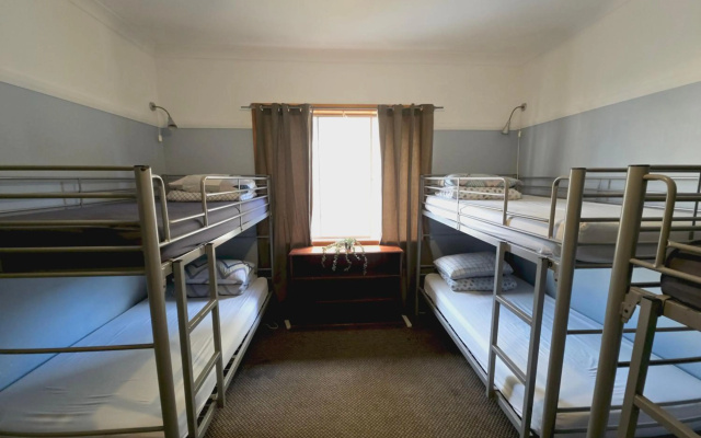 Coogee Beach House - Hostel – Guest Rooms – Sydney