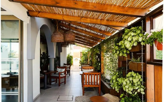 Mikes Kanarium Hotel