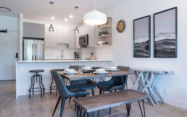 Slopes and Green by Revelstoke Vacations