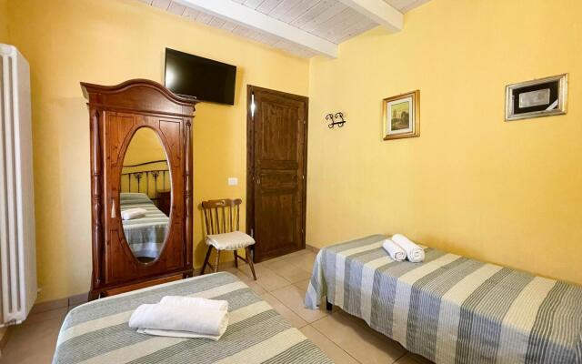 Attractive holiday home in Urbania with bubble bath