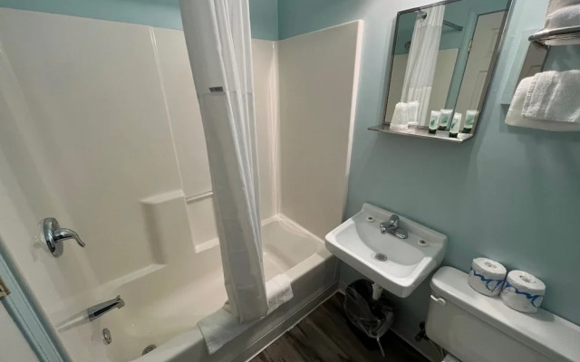 Crows Nest Inn Tawas