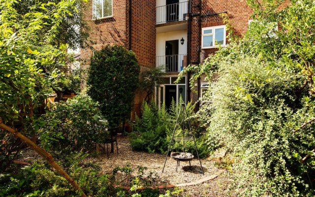 Bright and Breezy home by Clapham Common