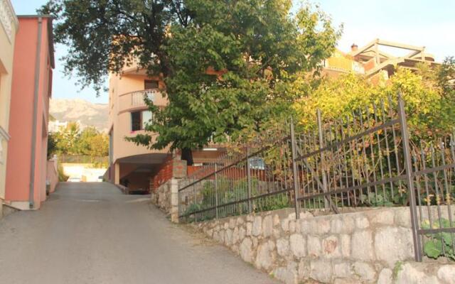 Sunny Villa Apartments