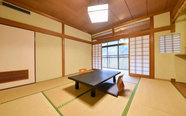 Takao Kinsuitei