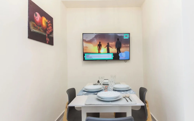 Pireas Jewel New Design Apt w Backyard