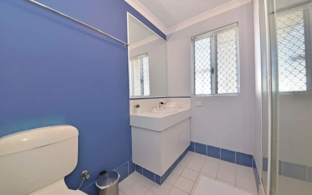Redcliff Home Close to City & Airport