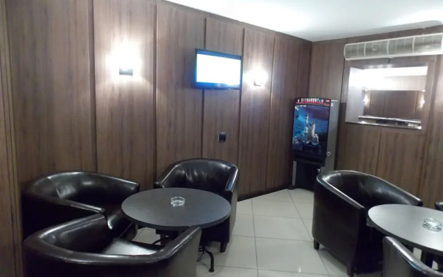 Sierra Square Hotel