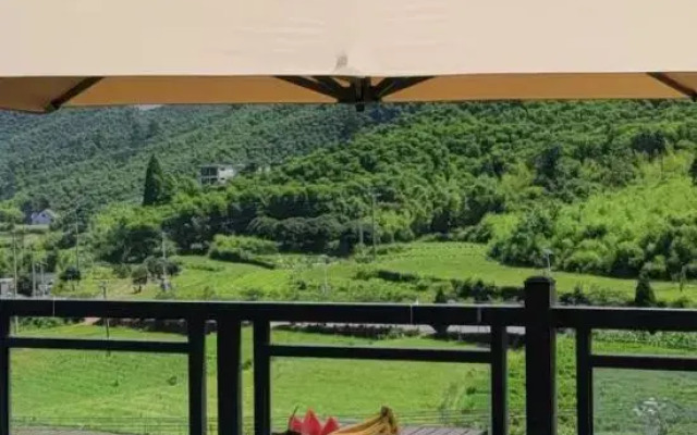 Yunshang Grassland Anji Suxi Landscape Homestay