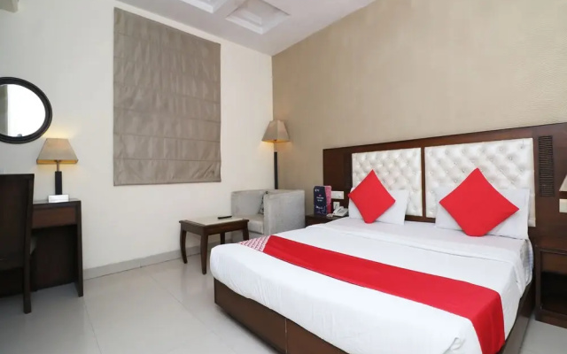 Capital O 307 Hotel The Class