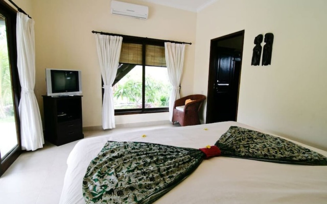Villa Beranda, Open Stylish Villa, With Staff, By The Beach In Lovina, Bali – Guest Rooms – Banjar