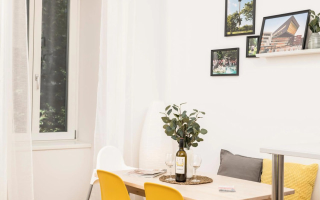 Prater Balcony Suite by ichbucheAT