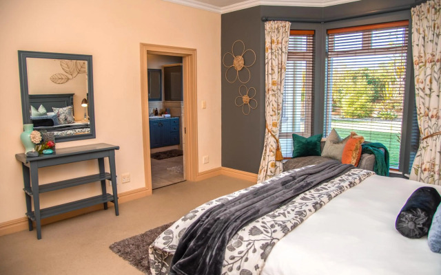 Pezula Magic Retreat - 4 Bedroom Lagoon View Home