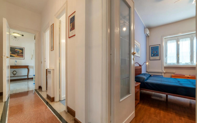 Roomy and Bright Apartment with Terrace