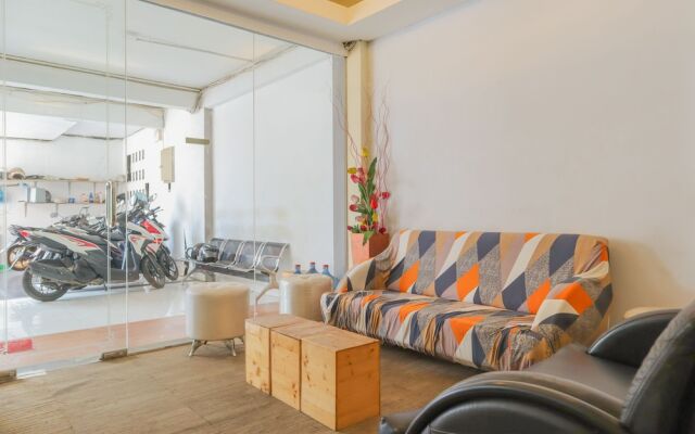 OYO 1317 Pinnus Residence Syariah