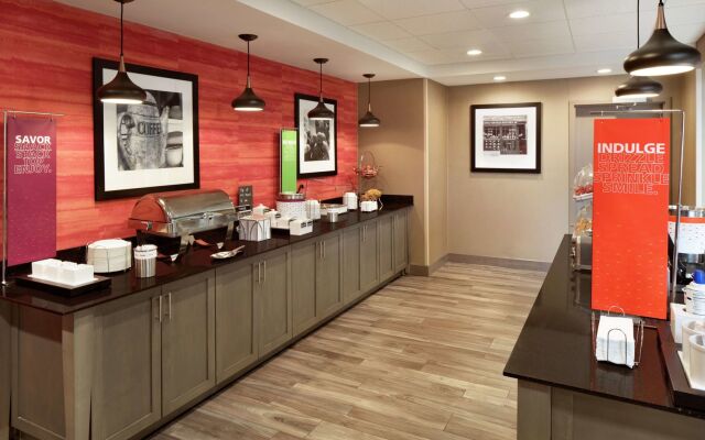 Hampton Inn & Suites St. Louis/Alton