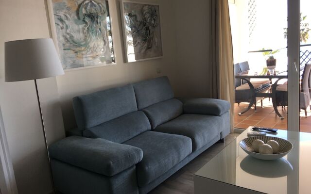 Mi Capricho Beachfront Apartment - Sitio de Calahonda