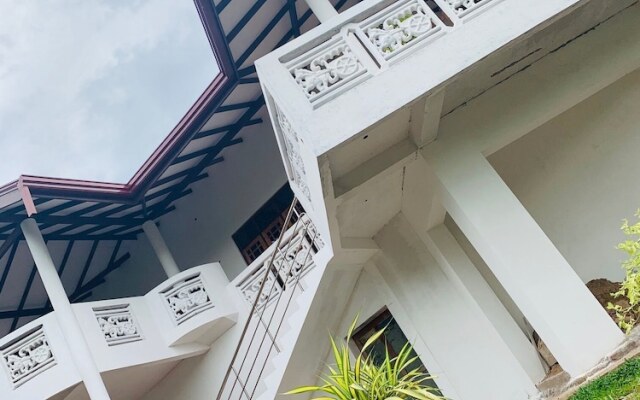 Airport Corridor Residence